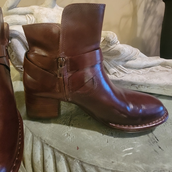 Ugg Elysium Leather Boot in Brown 9.5 #443 - Picture 13 of 17
